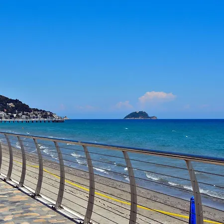Апартаменты La Vie Enchanting Sea View *