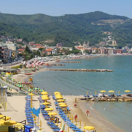 La Vie Enchanting Sea View Апартаменты *