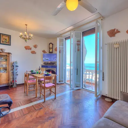 Апартаменты La Vie Enchanting Sea View