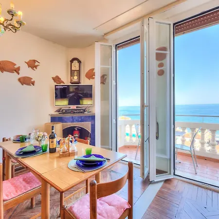 La Vie Enchanting Sea View Апартаменты *